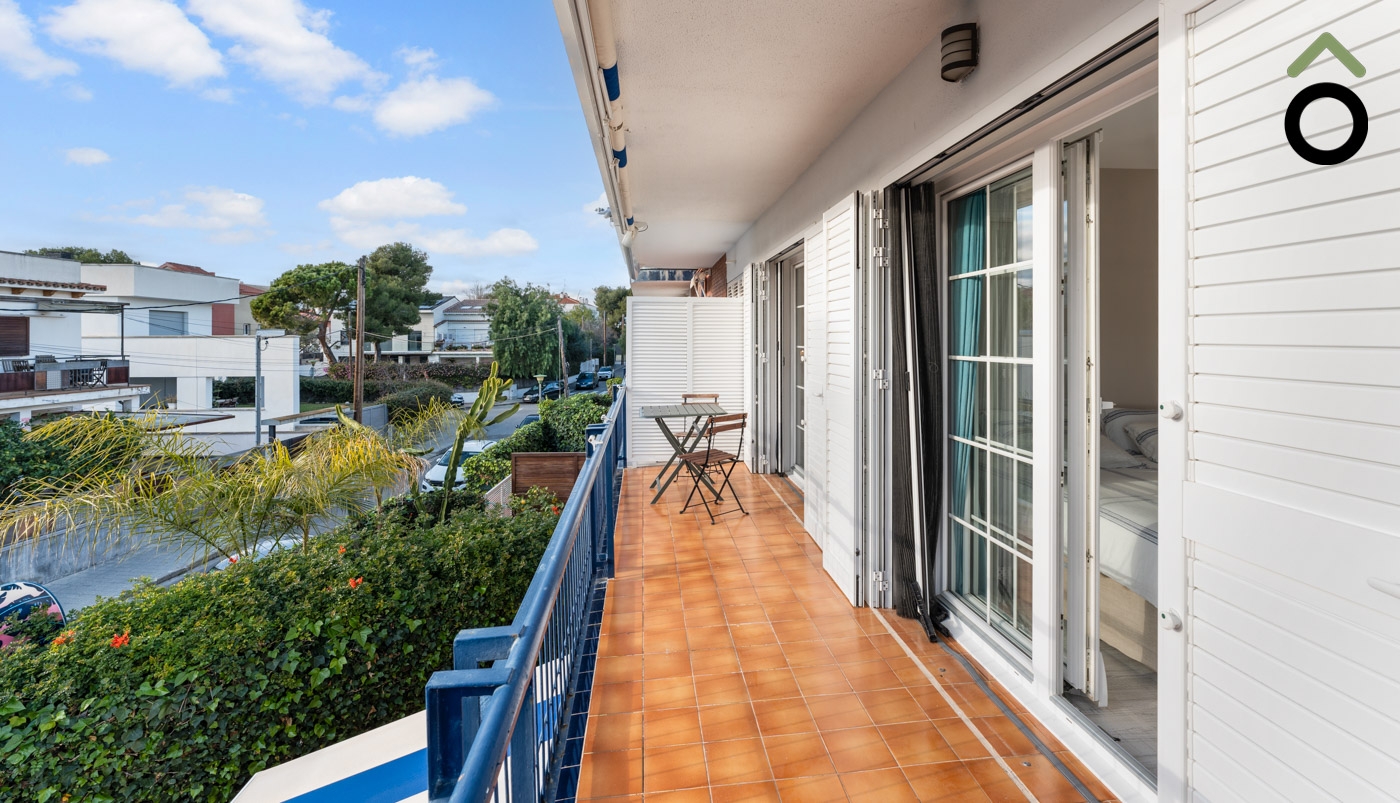 Exclusive Duplex in second line to the sea